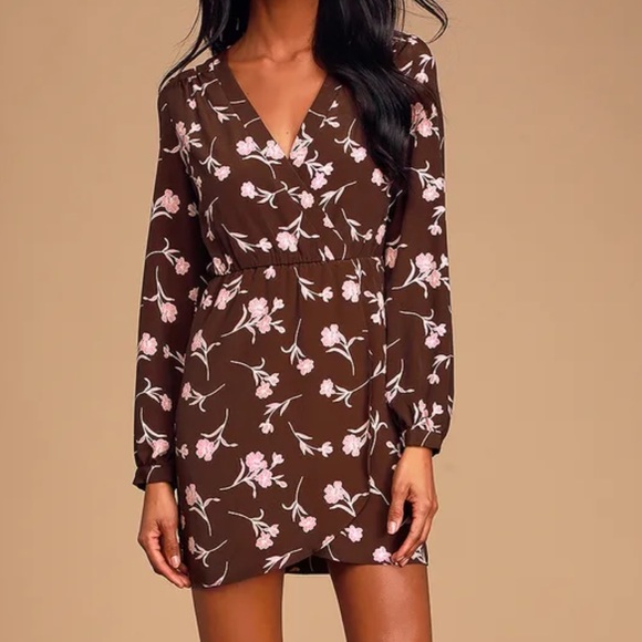 New Lulu’s Faux Wrap Dress - Picture 2 of 11